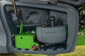 DirectInject layout with its 50 l tank and pump unit in the storage compartment of the UX 01 Super