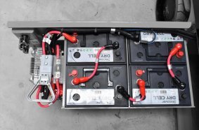 Discover Dry Cell batteries in a scissor lift 