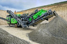 Production capacities have expanded dramatically, from around 20–80 tonnes per hour for entry-level machines
to up to 300 tonnes per hour on flagship models like the Cobra 290 (pictured)
