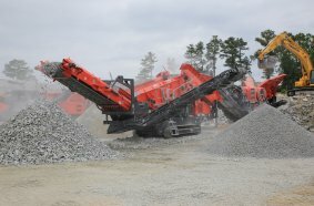 The Finlay 883+ is an adaptable heavy‑duty screen capable of processing up to 600 tph