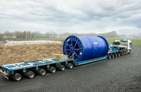 4+5 Heavy-duty combination in use with the new cable drum vessel bridge