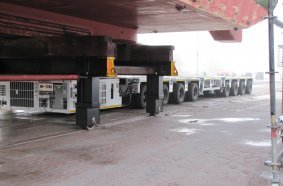 The self-propelled transporter ready for positioning under the upper cradles prior to the hydraulic pick-up