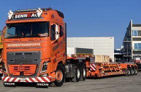 The STZ-VP 3 low-loader being handed over