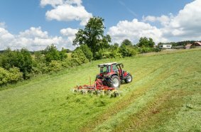The HIT V 6260 ALPIN tedder does a brilliant job on steep terrain