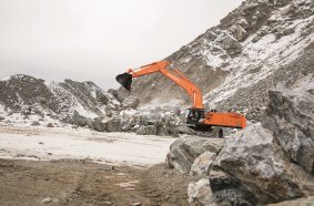 Hitachi ZX890LCH-7 excavator