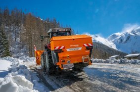 IceTiger Inox winter salt spreader with a hopper capacity of 1,000 l to 1,900 l 