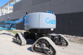 Genie® Z®-62/40 Trax™ Track-Driven Articulating Boom Lift Helps Boulet Bâtiment Build A Logistics Warehouse In Pas-De-Calais Region, France