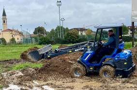 Thomas Sterkel, MultiOne Germany boss, finds out in the mud of Grumolo delle Abbadesee what the compact muscleman can do.