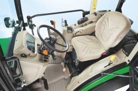 John Deere 5G series tractor - Interior Cab
