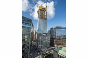 For slab edge protection the self-climbing Xclimb 60 Protection screen was applied at Hudson’s Site.