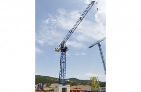 New LCH300 hydraulic luffing jib crane from Comansa.