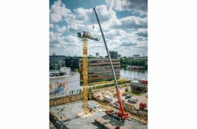 In Bremen, a 172 EC-B 8 was assembled for the construction of an office building with the help of an LTM 1120.