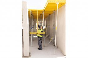 The DokaXdek-I frame (demo version) can form slabs ergonomically and safely in a one-person setup.
