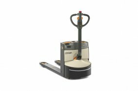 Thanks to their compact design and exceptional maneuverability, the new WJ 50 series electric pallet trucks from Crown set new standards for use in confined spaces.