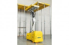 Safe and fast forming of slabs at heights of up to 5.20 m and forming at the slab edge is no problem for the DokaXbot.