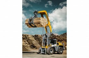 High-performance specialist machine for handling logs: The Liebherr L 580 LogHandler XPower®.