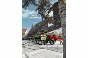 Logistical masterpiece: U17 overcomes obstacles on 30 SCHEUERLE InterCombi axle lines.