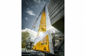 The 125 K combines the performance of a top-slewing crane with the advantages and mobility of a fast-erecting crane.