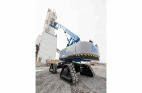 S-65 TraX side view reaching out