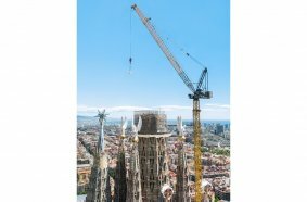 The main crane is the Liebherr 710 HC-L model and will be working on the Tower of Jesus Christ, which will stand at 172 metres in height.
