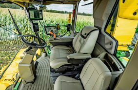 John Deere F9 700 Cabin