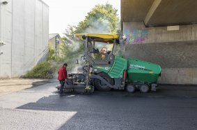 Paving project in Brigachtal, Baden-Württemberg: the lead contractor deployed a Vögele SUPER 1803-5 X wheeled paver for the resurfacing of heavily used asphalted roadways in the recycling yard.