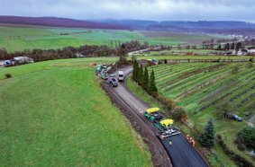 Road rehabilitation with the Smart Pave digital paver control system: The Lehnen Gruppe used the new Vögele solution for the first time on the B268 near Zerf. 