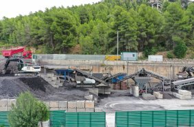 Processing of highly-abrasive slag in Barcelona
