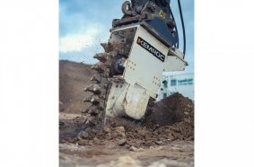 A major part of the KEMROC product range; the patented EK chain cutter attachments – here the model EK 100 – with their moving cutter chains.