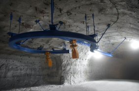 The new bunker system is being built underneath the crane track with the help of KITO ER2 electric chain hoists.