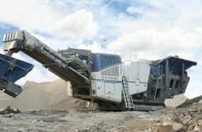 The Kleemann jaw crusher MOBICAT MC 120(i) PRO is designed for a powerful performance.