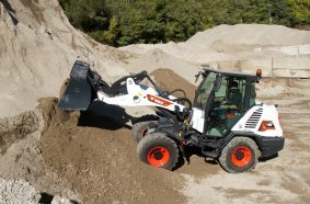First Bobcat L85 Compact Wheel Loader Sold in Italy <br> Image source: Doosan Bobcat EMEA
