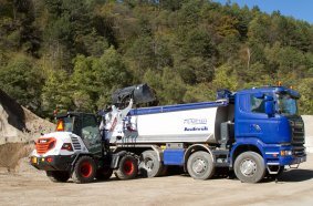 First Bobcat L85 Compact Wheel Loader Sold in Italy <br> Image source: Doosan Bobcat EMEA