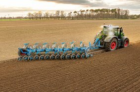 The new LEMKEN Diamant 18 semi-mounted plough with integrated FlexPack furrow press.