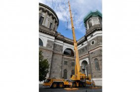 A Liebherr LTM 1250-6.1 from Prangl on site in front of the cathedral in Esztergom.