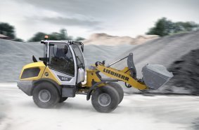 The new Speeder version of the Liebherr L 506 compact loader can achieve a top speed of 30 km/h.