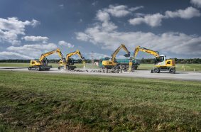 Fast and efficient Liebherr hydraulic excavators renovate taxiway at Hamburg Airport
