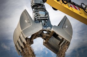 The Liebherr GMZ 22 clamshell buckets are designed for track construction.