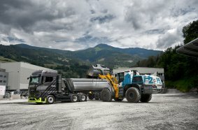  The Liebherr plant in Bischofshofen presented the first large wheel loader with a hydrogen engine.