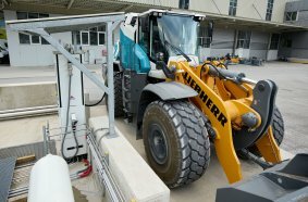  Refuelling takes place at the company's own hydrogen filling station on the Liebherr factory premises.