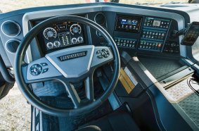 Designed for crane operators – new multifunction steering wheel, improved instruments and keypads as well as new displays <br> Image source: Liebherr-Werk Ehingen GmbH
