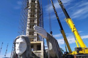 Crane and heavy haulage contractor Darcy Pacheco was awarded the order to erect what is now the largest statue of Christ in  Brazil.
