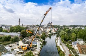 The Liebherr 800 tonne crane was fitted with 154 tonnes of counterweight and a 13 metre fixed jib for this job. <br> Image source: Liebherr-Werk Ehingen GmbH