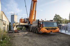 Smart set-up procedures coupled with good planning and coordination within the AS Manutention team enabled the heavy duty  crane to be set up in constricted conditions. <br> Image source: Liebherr-Werk Ehingen GmbH