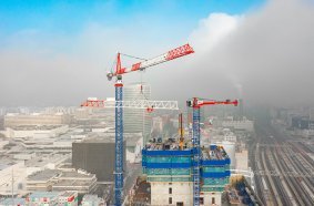  The 420 EC-H 16 has now dismantled the 250 EC-B 12 within a very short time so that the site can progress even further.  The 420 EC-H 16 has now dismantled the 250 EC-B 12 within a very short time so that the site can progress even further. 