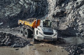 Alternative fuels such as HVO can already power a large proportion of Liebherr machines, either in pure form or as an additive to fossil-based diesel.
