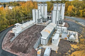 The Liebherr double concrete mixing plant is versatile and can be moved easily from one construction site to the next.