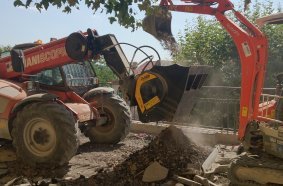 MB-L120 - Manitou <br> Image source: MB Crusher
