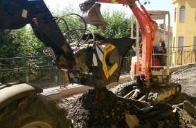 MB-L120 - Manitou <br> Image source: MB Crusher
