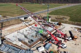 Merkel Autokrane selects pair of Grove cranes for complex tandem lift